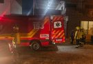 Plataforma de madeira cede durante festa em Camboriú; duas mulheres são socorridas pelos Bombeiros em Camboriú